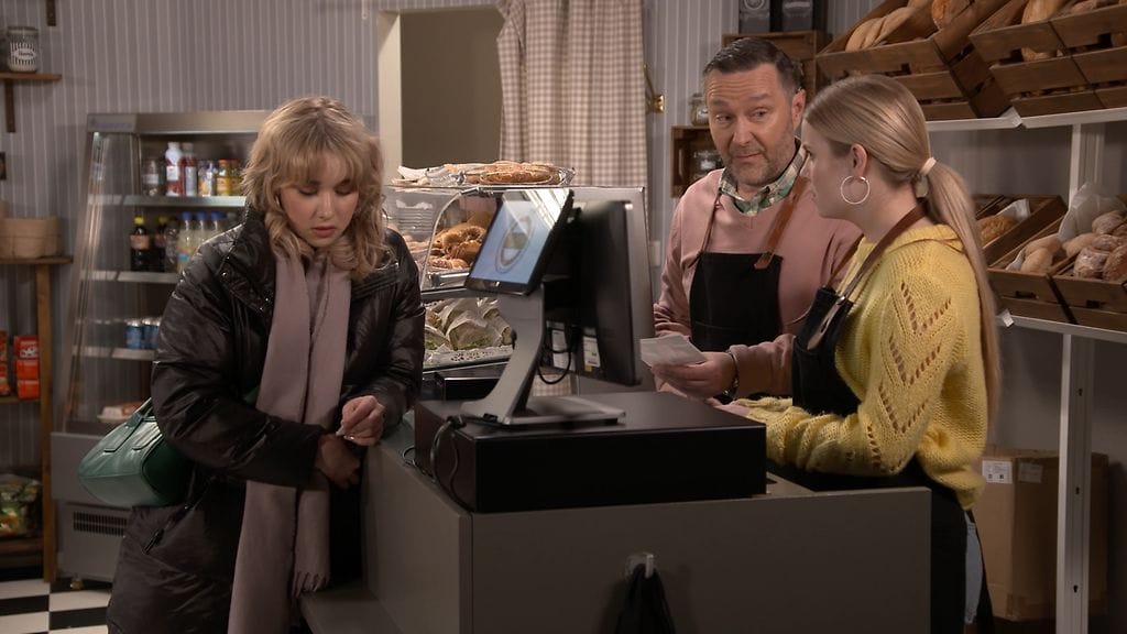 4445 04 mira aaro viola