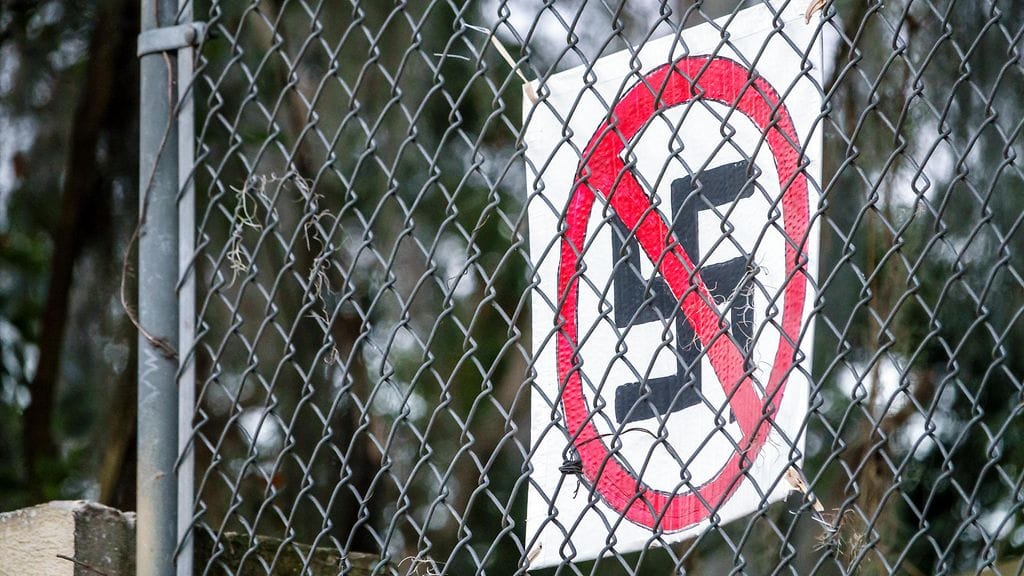 Lempäälän kunta tuomitsee hakaristilipun nostamisen koulun lippusalkoon. Kuvituskuva.