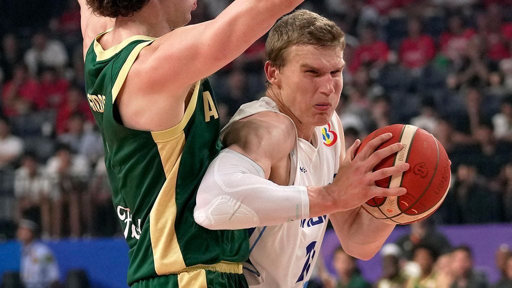 Lauri Markkanen näki Susijengin MM-avauksen kaksijakoisena – "Tyhmiä menetyksiä"