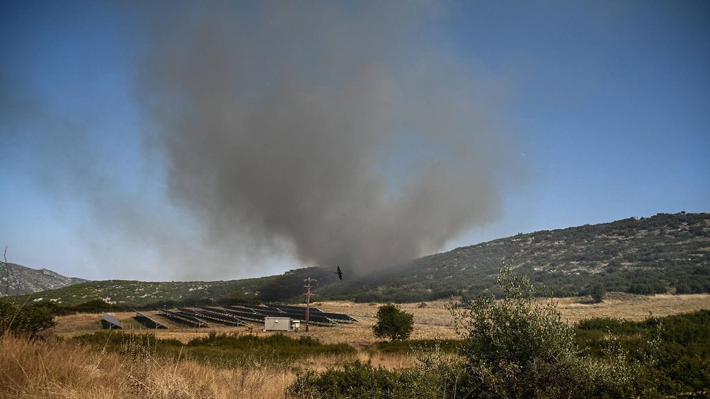 Maastopalot riehuivat elokuussa Kreikan MM-rallin keskuspaikan Lamin ympäristössä.