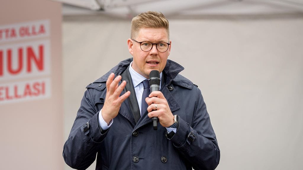 Kokouksen alussa kuullaan SDP:n puheenjohtajan Antti Lindtmanin poliittinen tilannekatsaus.