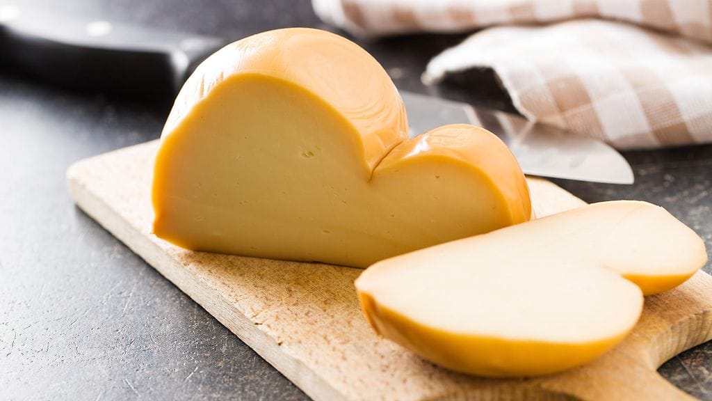 scamorza, savustettu mozzarella