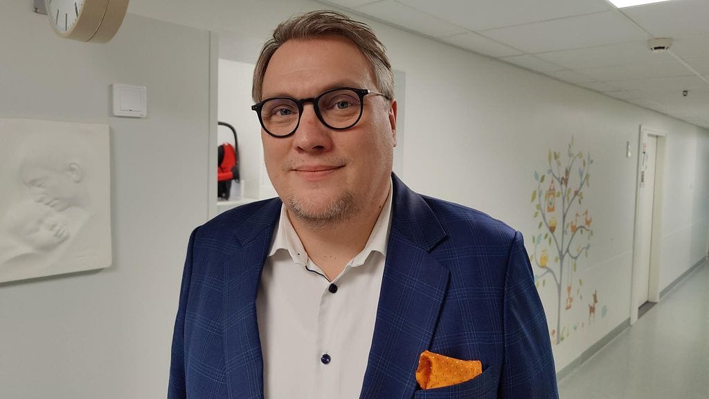 Kanta-Hämeen hyvinvointialueen johtaja Olli Naukkarisen mukaan annettu rahoitus ja todellisuus eivät kohtaa.