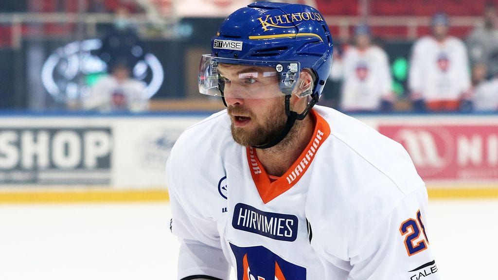 Jarkko Malinen oli koko viime kauden pelaamatta. Nyt hän palaa kahdeksi otteluksi SM-liigaan.