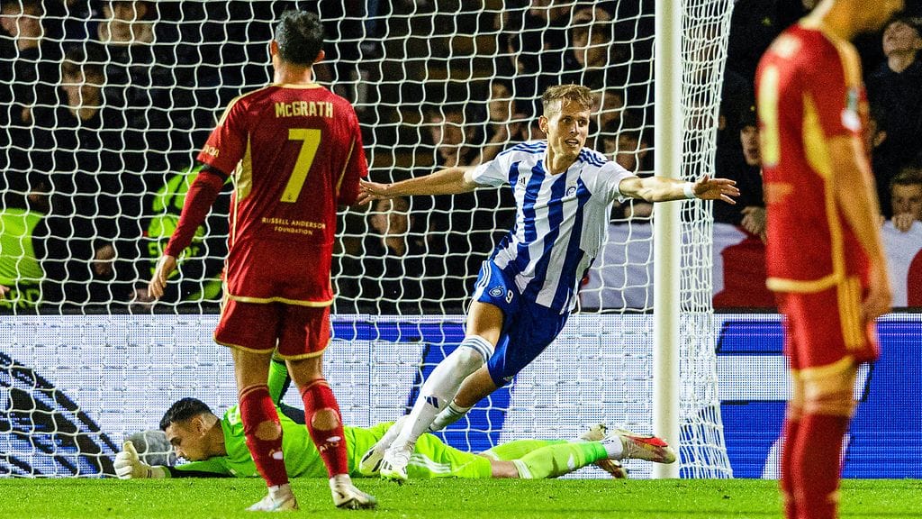 Bojan Radulovic juhlii HJK:n johtomaalia Konferenssiliigan ottelussa Aberdeenin vieraana.