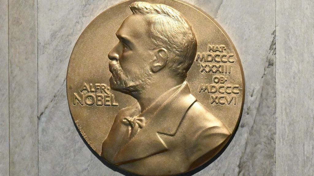 Nobel-palkinnot on jaettu perinteisesti juhlallisin menoin Nobel-palkinnon perustajan Alfred Nobelin kuolinpäivänä 10. joulukuuta.
