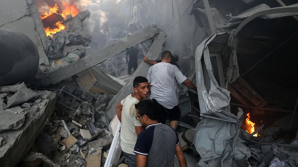 Äärijärjestöjen mukaan ruumiiden löytäminen ja kaivaminen raunioista on ollut erittäin vaikeaa. Kuvituskuvaa.