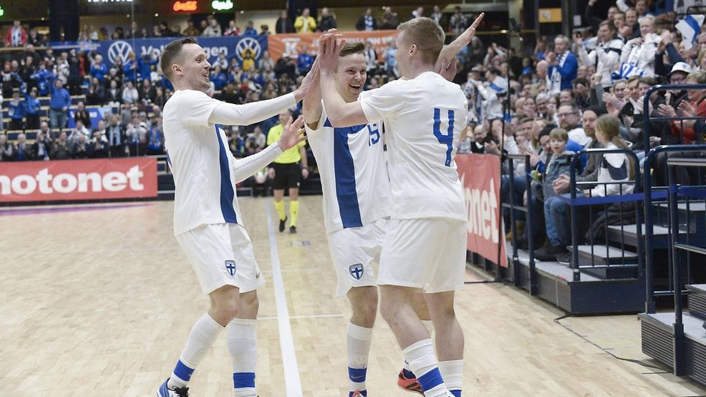 Suomen futsalmaajoukkueen pelaajia MM-karsinnassa Vantaalla maaliskuussa 2023.