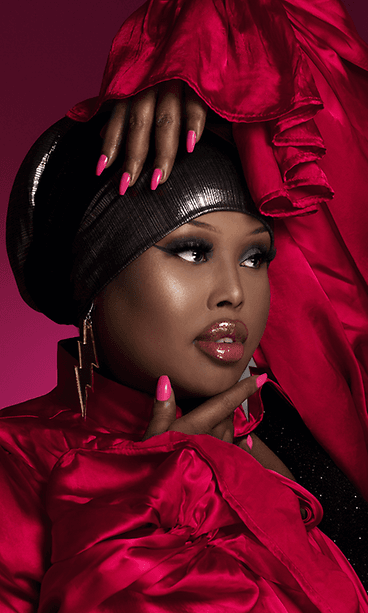 Somalialassa tunnettu somejulkkis ja meikkitaitelija Lola Lorenzo on historian ensimmäinen Somaliassa julkisuuteen tullut transnainen.