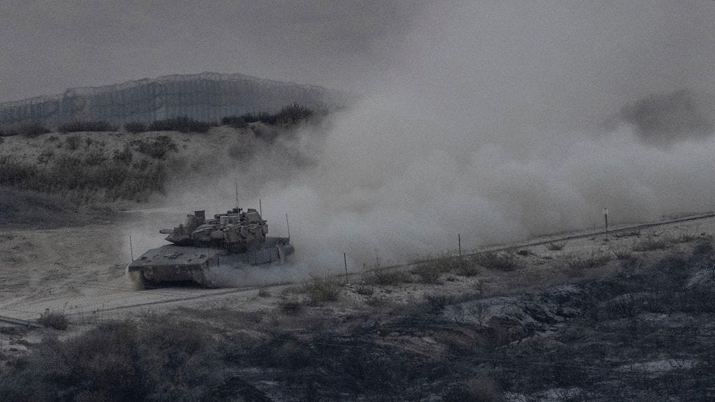 Israelin panssarivaunu lähellä Gazaa 31. lokakuuta.