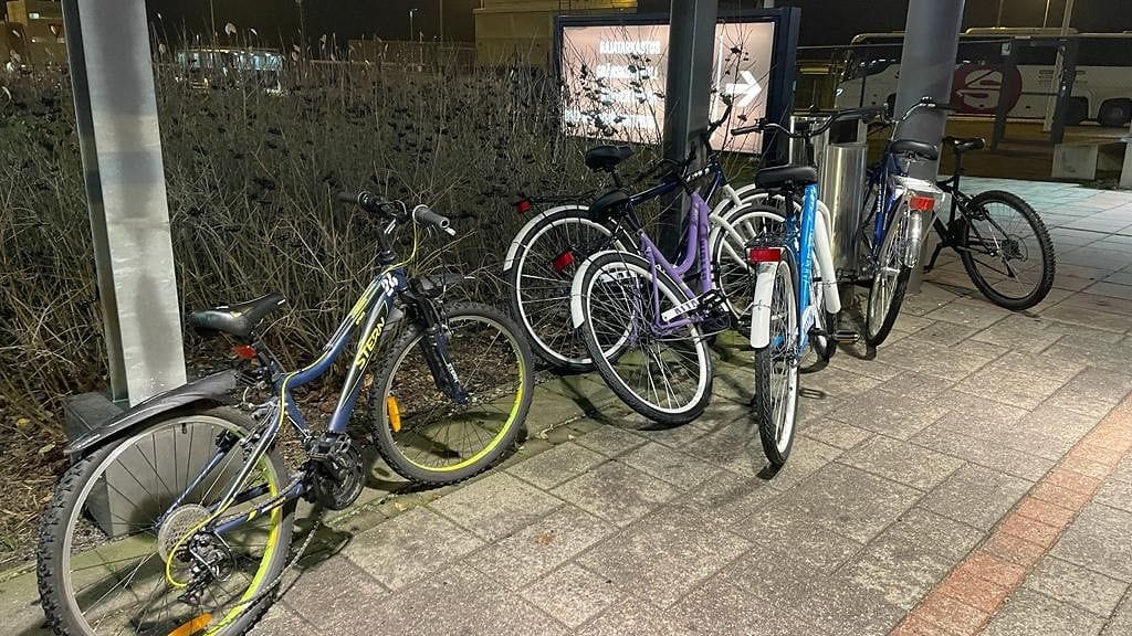 Turvapaikanhakijoiden käyttämiä polkupyöriä Nuijamaan raja-asemalla 13. marraskuuta 2023.