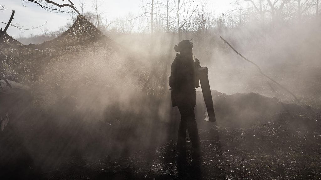 Ukrainan sotilas Itä-Ukrainan Bahmutin suunnalla 11. marraskuuta. Kuvituskuva.