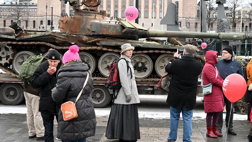 Ukrainan tuhoama venäläistankki Helsingin Kansalaistorilla