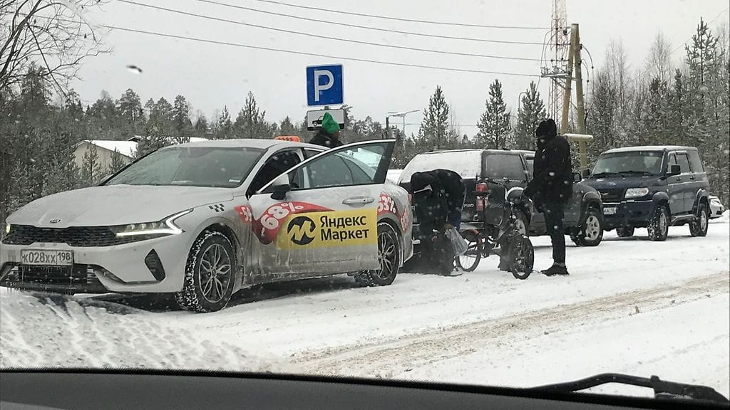 Taksi Kostamus Pietari itäraja