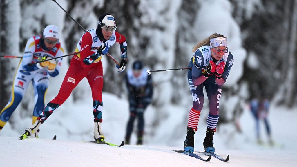 Naisten viestiin osallistui yhdeksän joukkuetta.