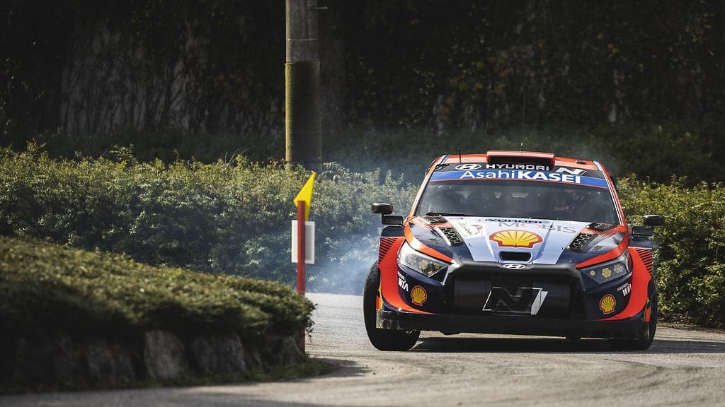 Dani Sordo jatkaa Hyundain WRC-kuljettajana myös ensi kaudella.