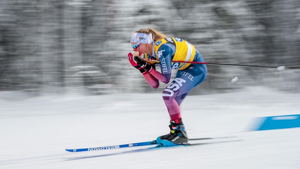 Jessie Diggins (arkistokuvassa) kaatui kovavauhtisessa laskussa.