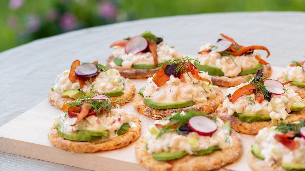 Nämä rieskaset valmisti Siiri Koko Suomi leipoo -ohjelmassa. Nappaa resepti jutusta!