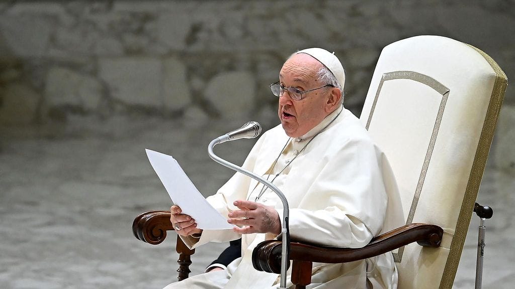 Paavin mukaan sijaissynnytys on "vakava loukkaus naisen ja lapsen ihmisarvolle".