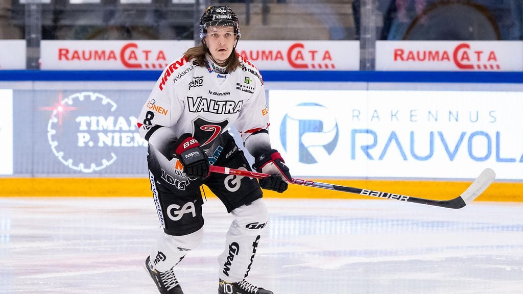 Sami Niku penkitettiin JYPin perjantain ottelussa.