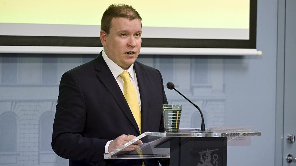 Ulkomaankauppa- ja kehitysministeri Ville Tavio (ps.) esittelee kehitysyhteistyömäärärahojen sopeutusten kohdennuksia tulevina vuosina tiedotustilaisuudessaan Helsingissä.