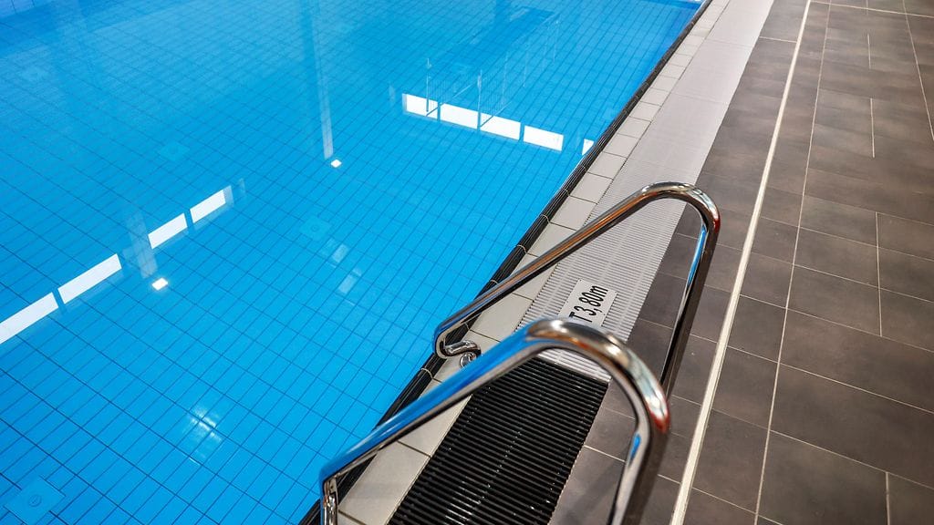 Uimahallin saunassa liikaa löylyä heittänyt mies oli saada porttikiellon. Kuvituskuva.