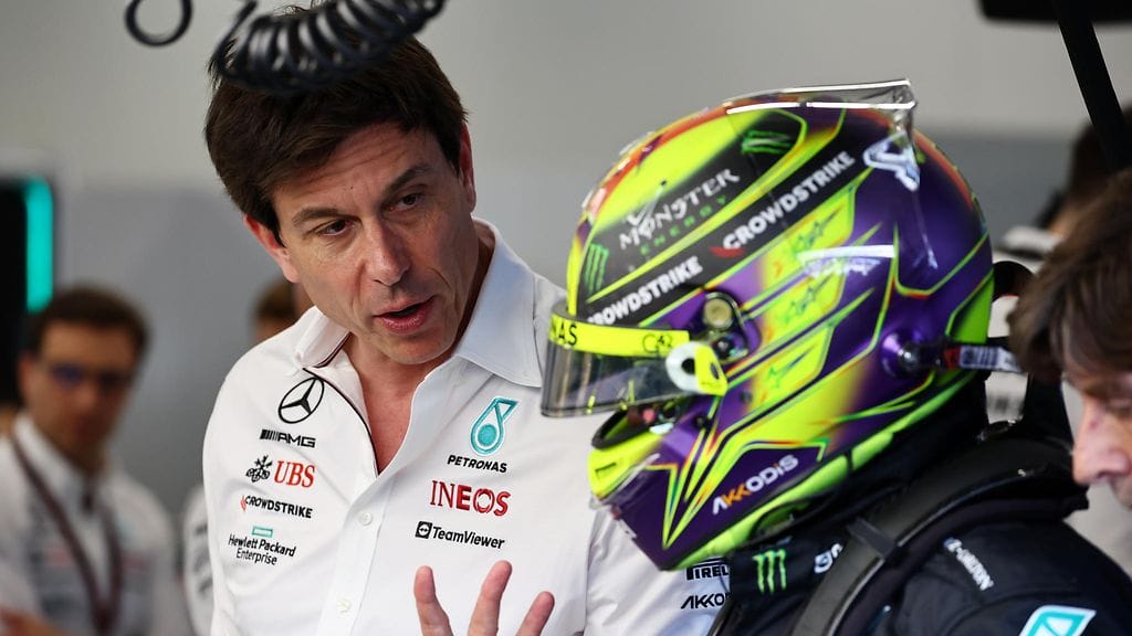 Toto Wolff sai kuulla Lewis Hamiltonin Ferrari-siirrosta vasta keskiviikkona, kun uutinen vuosi julkisuuteen torstaina.