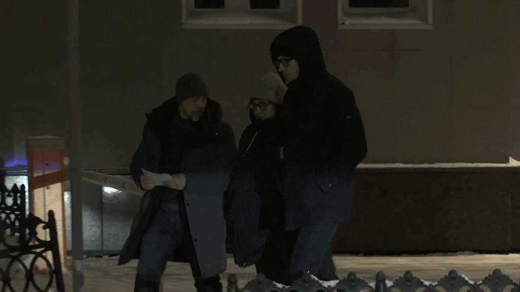 Asianajaja Vasili Dubkov (vas.) saattoi Navalnyin äitiä viime viikolla, kun tämä vetosi Venäjän viranomaisiin.