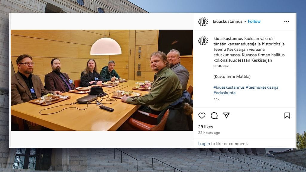 Kiuas Kustannus julkaisi sosiaalisessa mediassa kuvan vierailusta eduskunnassa.