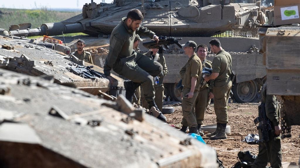 Israelin sotilaita ja panssarikalustoa 10. maaliskuuta lähellä Gazan kaistaa.