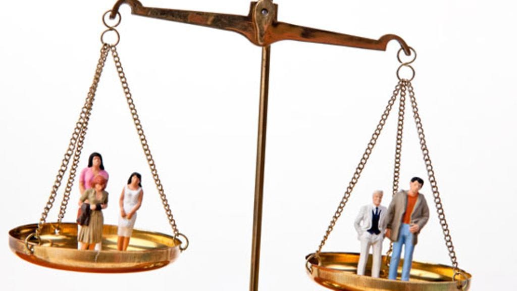 Monilla aloilla miehiset arvot painavat yhä naisia enemmän.