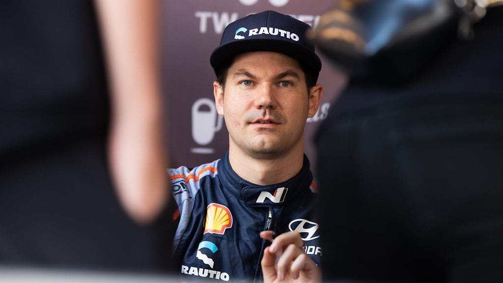 Teemu Suninen uskoo hyötyvänsä itsekin Emil Lindholmin etuautokuskina toimimisesta.