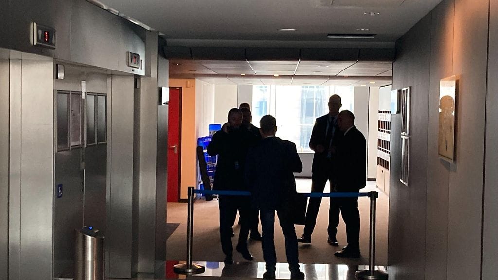 Näin europarlamentin tiloja tutkittiin 7. toukokuuta 2024.