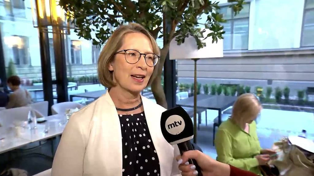 – Tästä en lähde edes spekuloimaan, Essayah vastaa kysymykseen siitä, lähtisikö kristillisdemokraatit Palestiinan valtion tunnustavasta hallituksesta.