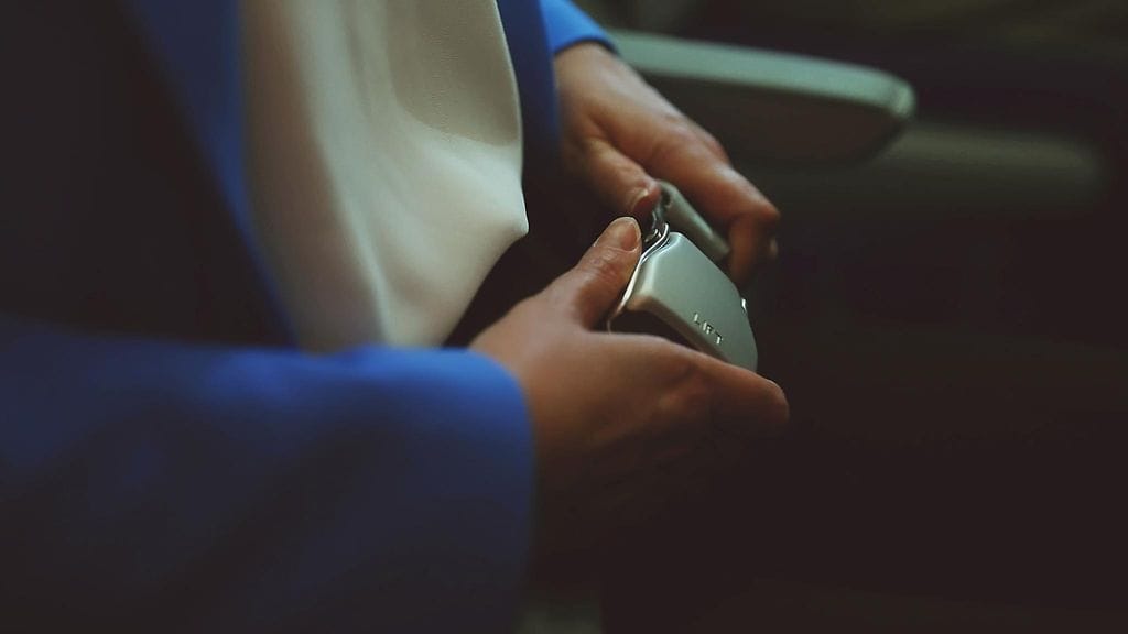 turvavyö kiinni lentokoneessa