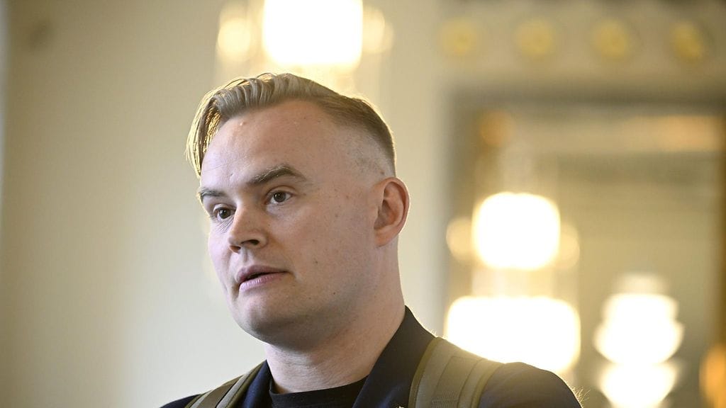 Harjanne kuvattuna tiedotustilaisuudessa eduskunnassa Helsingissä 19. kesäkuuta.