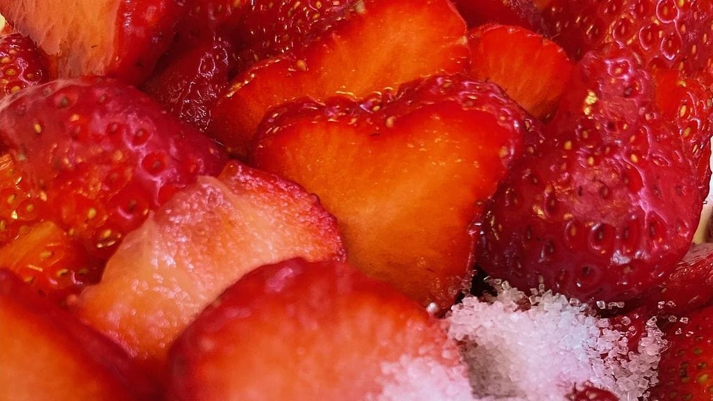 Tässä helppo ohje mansikoiden pakastamiseen.