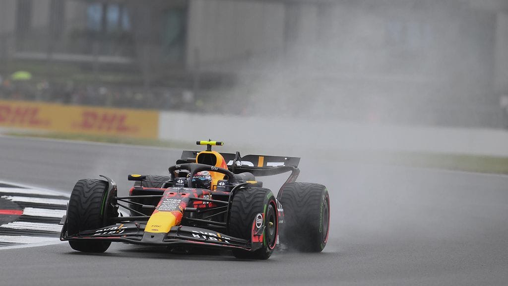 Sergio Perez ajoi aika-ajon ensimmäisessä osiossa ulos.