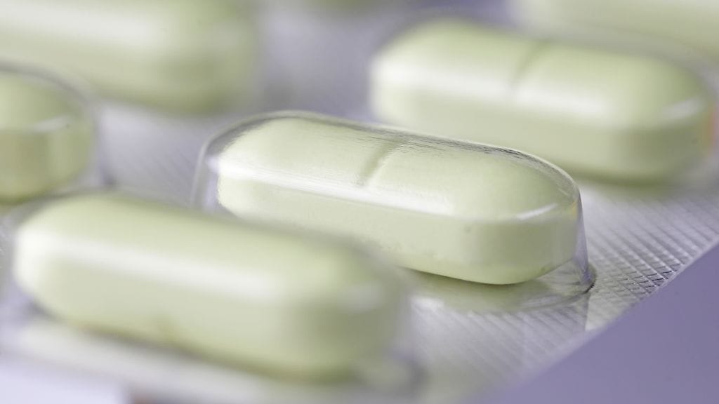 Kuvituskuva. Oikeus laajennettaisiin lääkkeenmääräämisen erikoispätevyyden saaneisiin sairaanhoitajiin, terveydenhoitajiin ja kätilöihin.