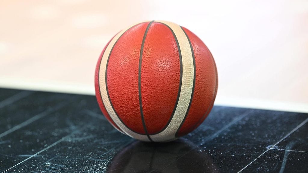 Suomi eteni kahdeksan parhaan joukkoon koripallon 17-vuotiaiden tyttöjen MM-kisoissa.