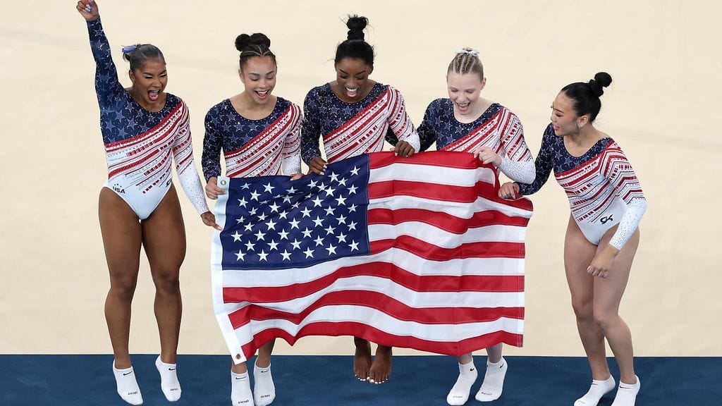 USA:n kultanaiset Jordan Chiles (vas.), Hezly Rivera, Simone Biles, Jade Carey ja Sunisa Lee.