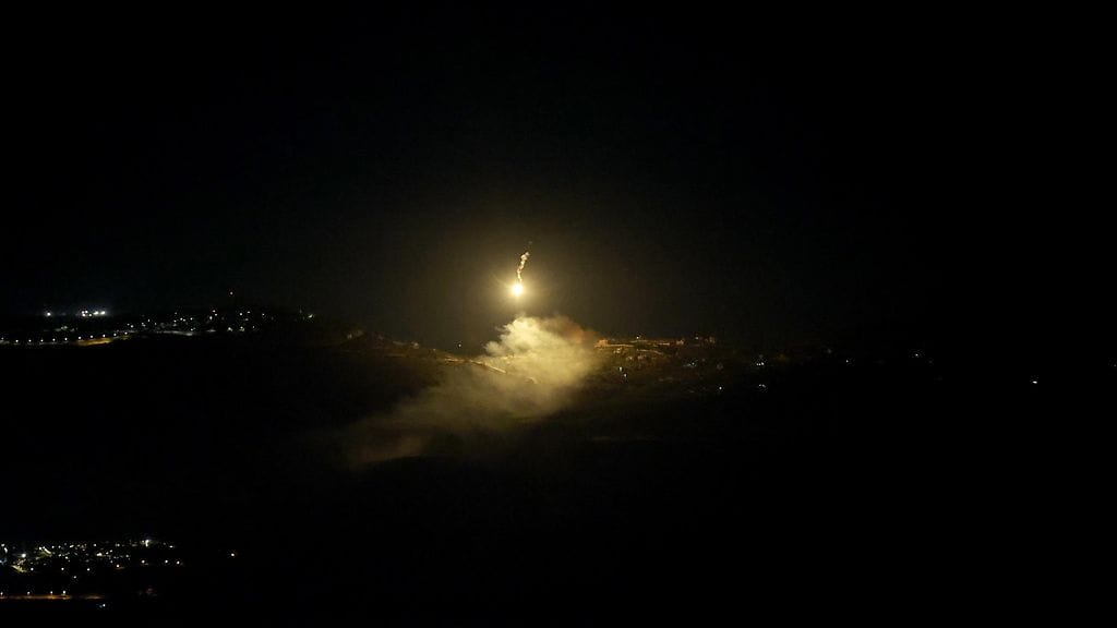 Kuvituskuvaa. Libanonin hallitus on nyt kehottanut maan armeijaa estämään Hizbollahin iskut Israeliin.