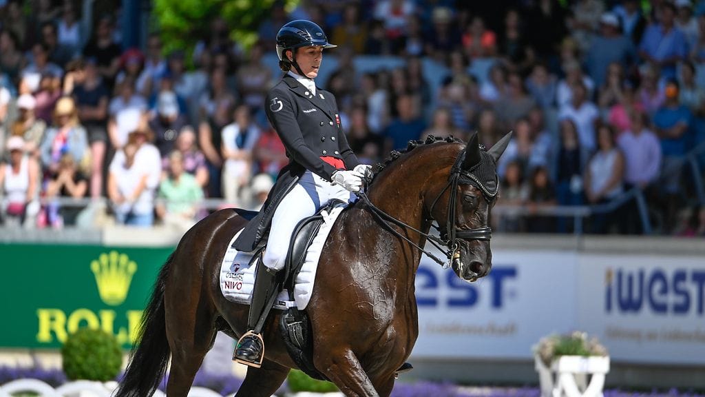 Tanskalainen ratsastuksen maailmanmestari Carina Cassøe Krüth oli myrskyn silmässä olympialaisten alla, kun hänestä levisi kohuvideo julkisuuteen.