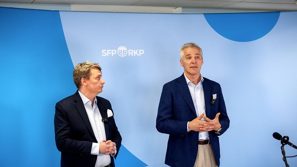 RKP:n puheenjohtaja Anders Adlercreutz ja eduskuntaryhmän puheenjohtaja Otto Andersson RKP:n kesäkokouksessa Vaasassa