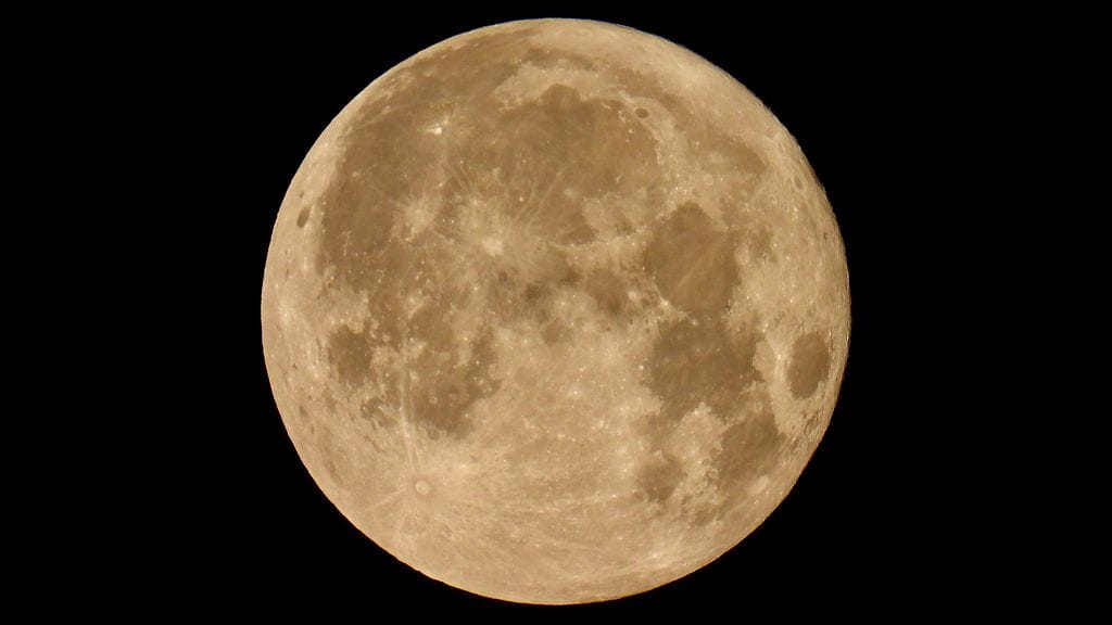 Superkuuksi kutsutaan tilannetta, jossa Kuu on radallaan lähimmässä pisteessä Maata täydenkuun aikaan.