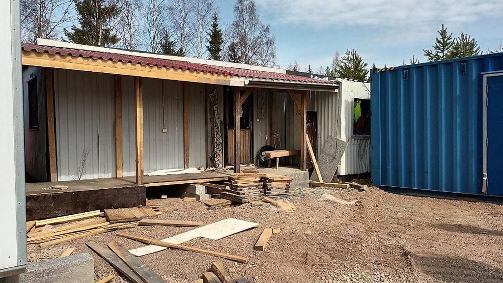 Poliisin kuva työntekijöiden asuinparakista.