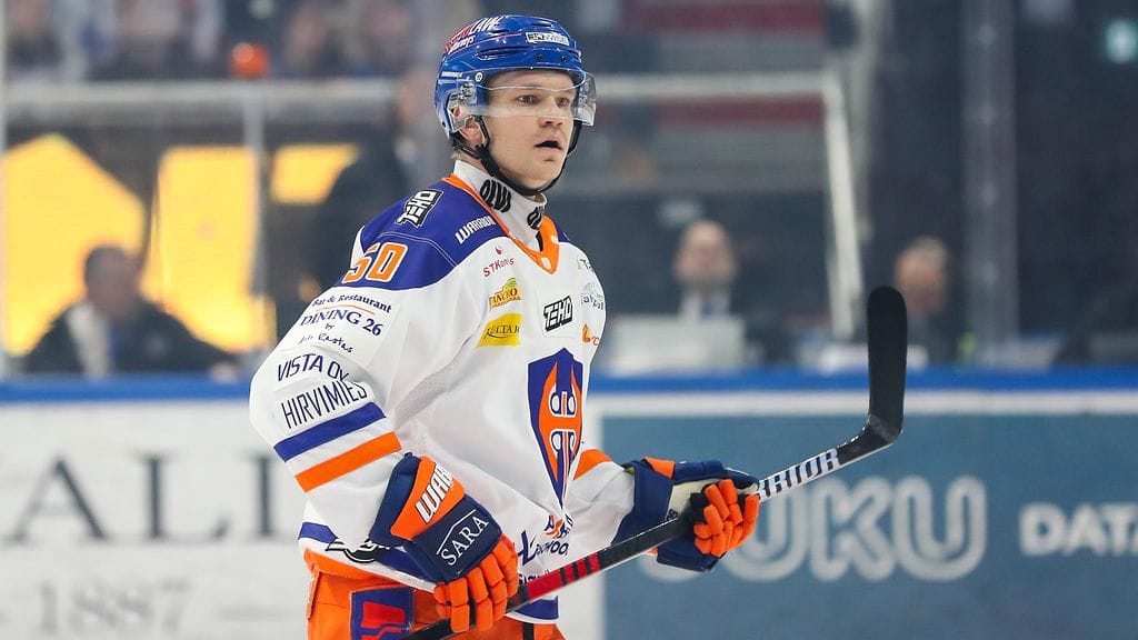 Tobias Ekberg siirtyy Kiekko-Espoon riveihin loppuvuoden mittaisella sopimuksella.