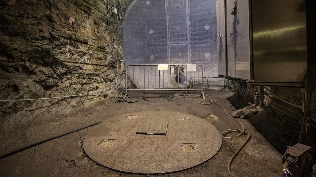 Onkalo-nimisessä loppusijoitustunnelissa on kuiluja, joihin loppusijoituskapselit sijoitetaan.
