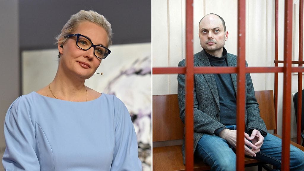 Oikealla Julija Navalnaja sananvapausgaalassa huhtikuussa 2024 ja vasemmalla toimittaja Vladimir Kara-Murza oikeudessa Moskovassa vuonna 2022.