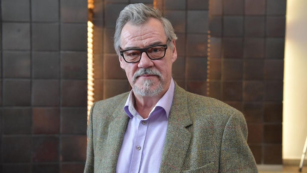 Näyttelijä Aake Kalliala joutui hankalaan tilanteeseen tulvivassa alikulkutunnelissa.